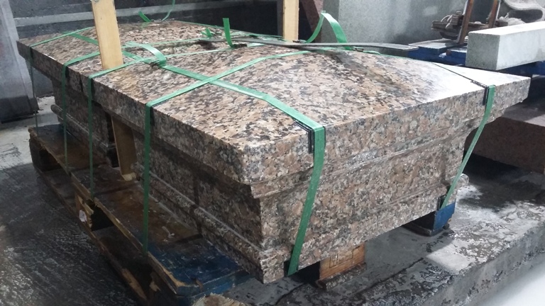 парапетный камень